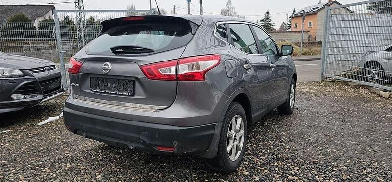 Gebraucht Nissan Qashqai 116 PS (85 kW) 2015 Grau SUV