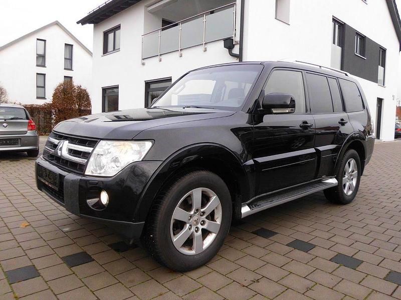 Schwarz Gebraucht 2008 Mitsubishi Pajero Intense SUV | 9.990 € (Guter Preis) - Bild 1/4
