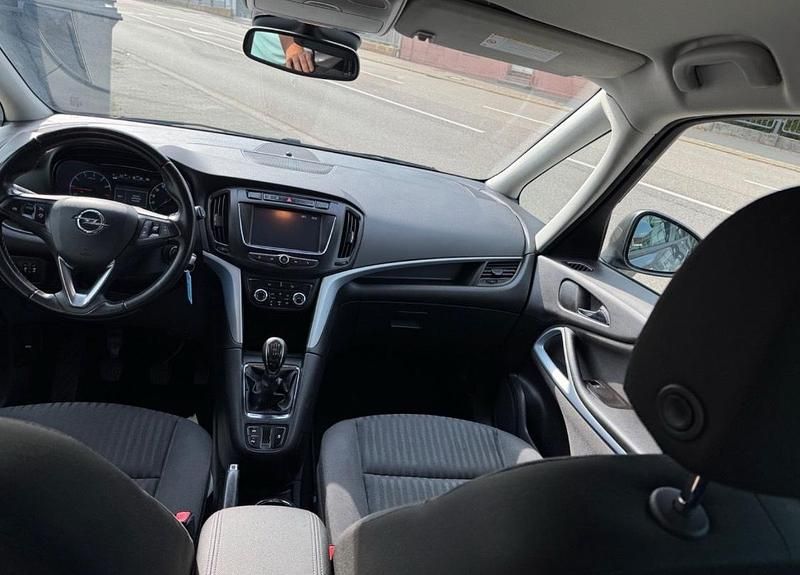 Grau Gebraucht 2018 Opel Zafira Van / Kleinbus | 10.500 € (Guter Preis) - Bild 1/4