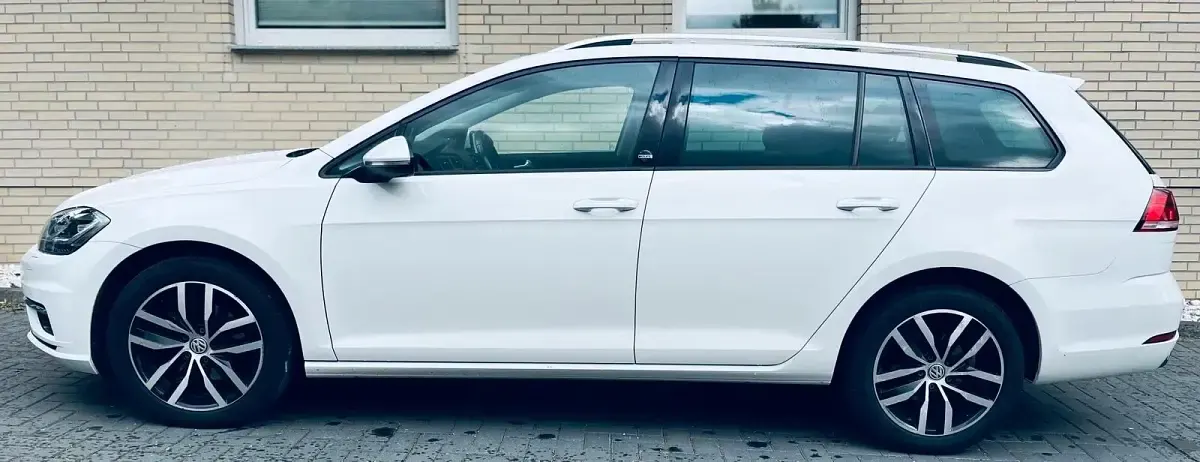 Gebraucht VW Golf VII 110 PS (80 kW) 2021 Weiß Kleinwagen