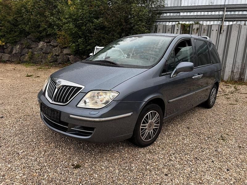 Grau Gebraucht 2008 Lancia Phedra Van / Kleinbus | 1.950 € - Bild 1/4