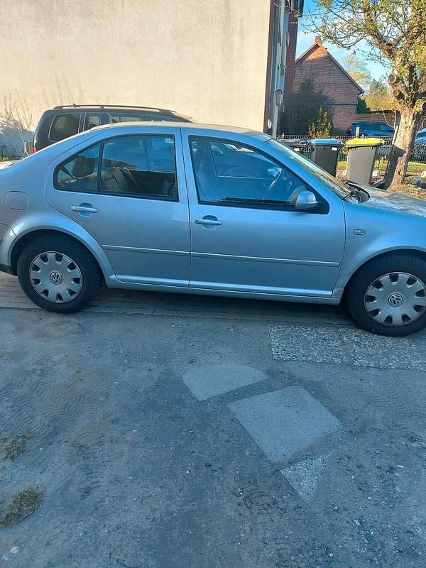 Second-hand VW Bora 150 CP (110 kW) 2000 Argintiu Hatchback