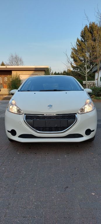 Weiß Gebraucht 2015 Peugeot 208 Kleinwagen | 3.000 € (Fairer Preis) - Bild 1/4