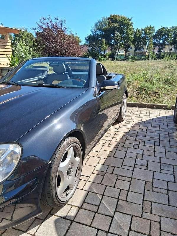 Schwarz Gebraucht 2000 Mercedes SLK230 Cabrio | 5.990 € (Etwas zu teuer) - Bild 1/4