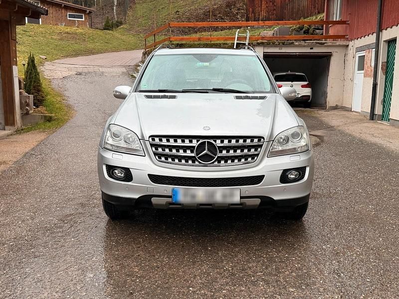 Gebraucht Mercedes ML320 224 PS (164 kW) 2006 Silber SUV