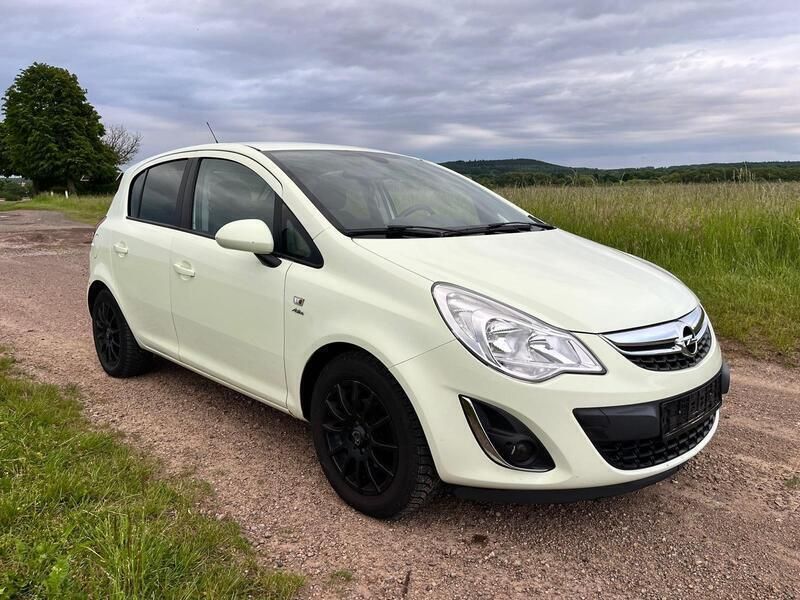 Gelb Gebraucht 2013 Opel Corsa Kleinwagen | 4.000 € (Guter Preis) - Bild 1/4