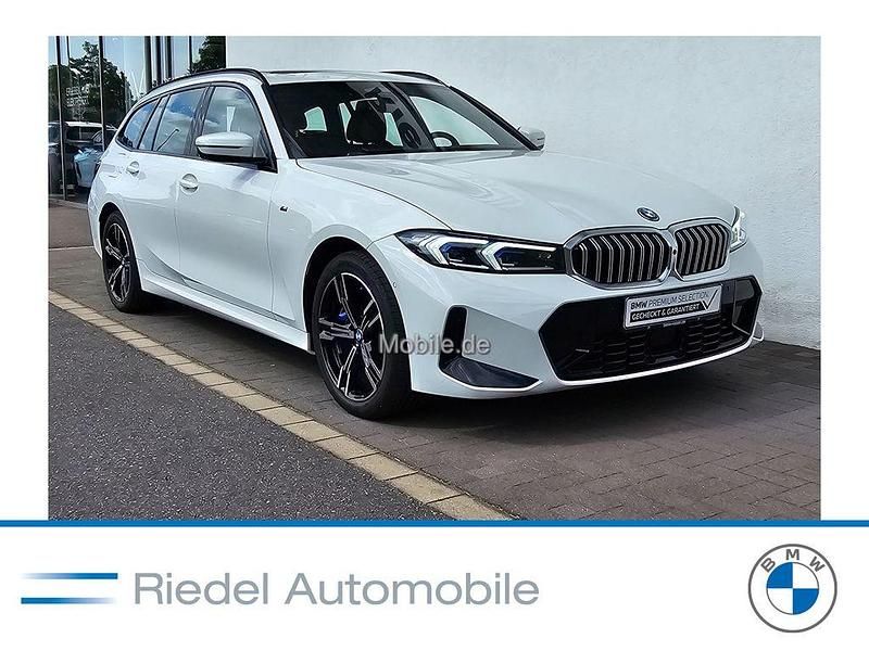 Weiß Gebraucht 2024 BMW 330e M Sport Kombi | 47.790 € (Etwas zu teuer) - Bild 1/3