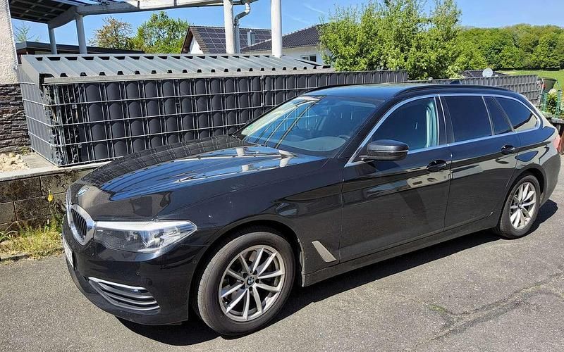 Schwarz Gebraucht 2019 BMW 520 Kombi | 18.500 € (Fairer Preis) - Bild 1/2