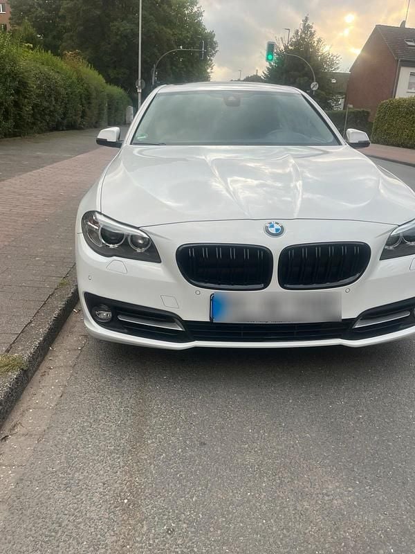 Weiß Gebraucht 2015 BMW 530 Limousine | 18.900 € (Guter Preis) - Bild 1/4