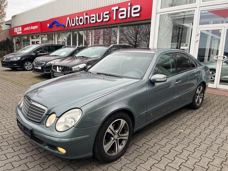 Gebraucht Mercedes E220 Classic 150 PS (110 kW) 2005 Blau Limousine