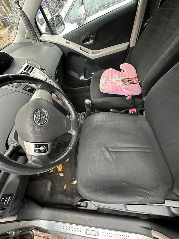 Gebraucht Toyota Yaris 87 PS (63 kW) 2008 Grau Kleinwagen