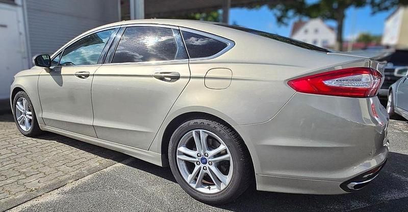 Silber Gebraucht 2015 Ford Mondeo Titanium Limousine | 15.998 € (Fairer Preis) - Bild 1/4