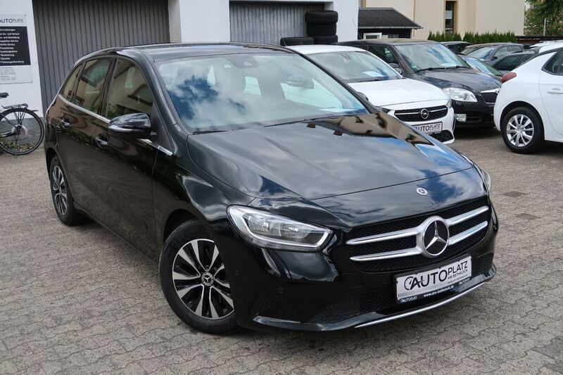 Nachtschwarz unilack Gebraucht 2022 Mercedes B180 Van / Kleinbus | 23.650 € (Fairer Preis) - Bild 1/4