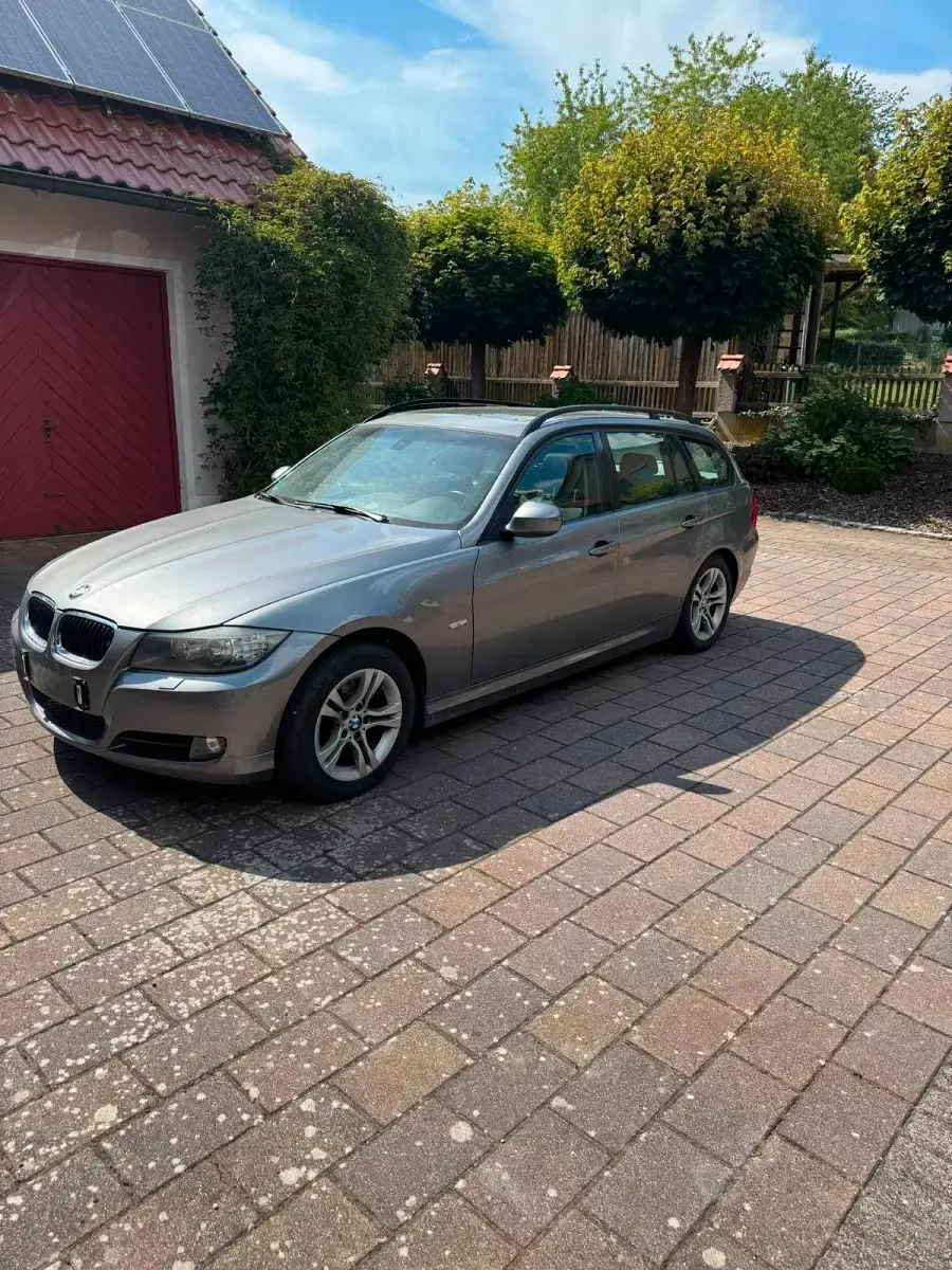 Gebraucht BMW 318 143 PS (105 kW) 2009 Grau Kombi