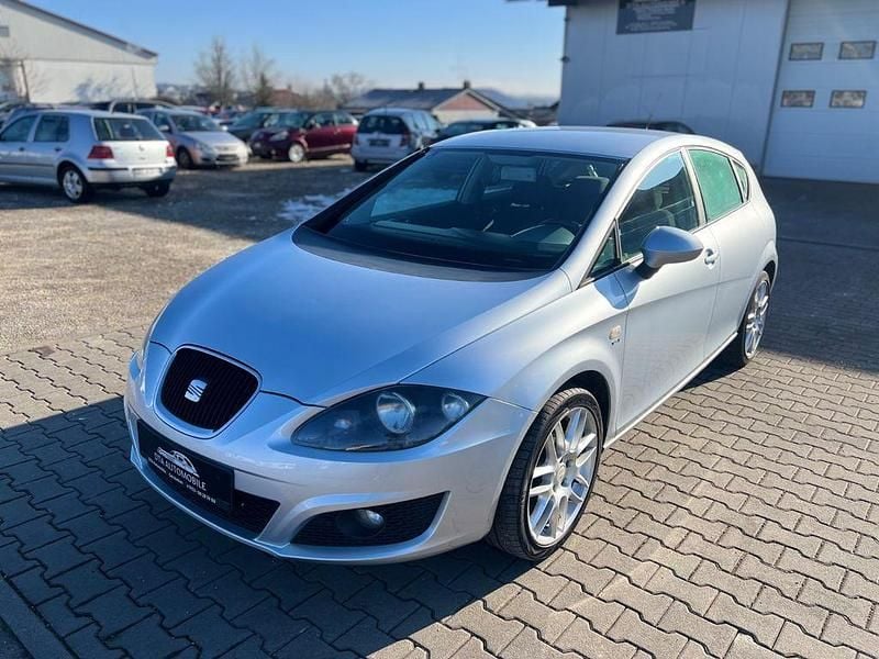 Silber Gebraucht 2010 Seat Leon Limousine | 2.950 € (Guter Preis) - Bild 1/4