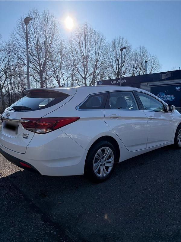 Gebraucht Hyundai i40 Trend 141 PS (103 kW) 2016 Weiß Kombi