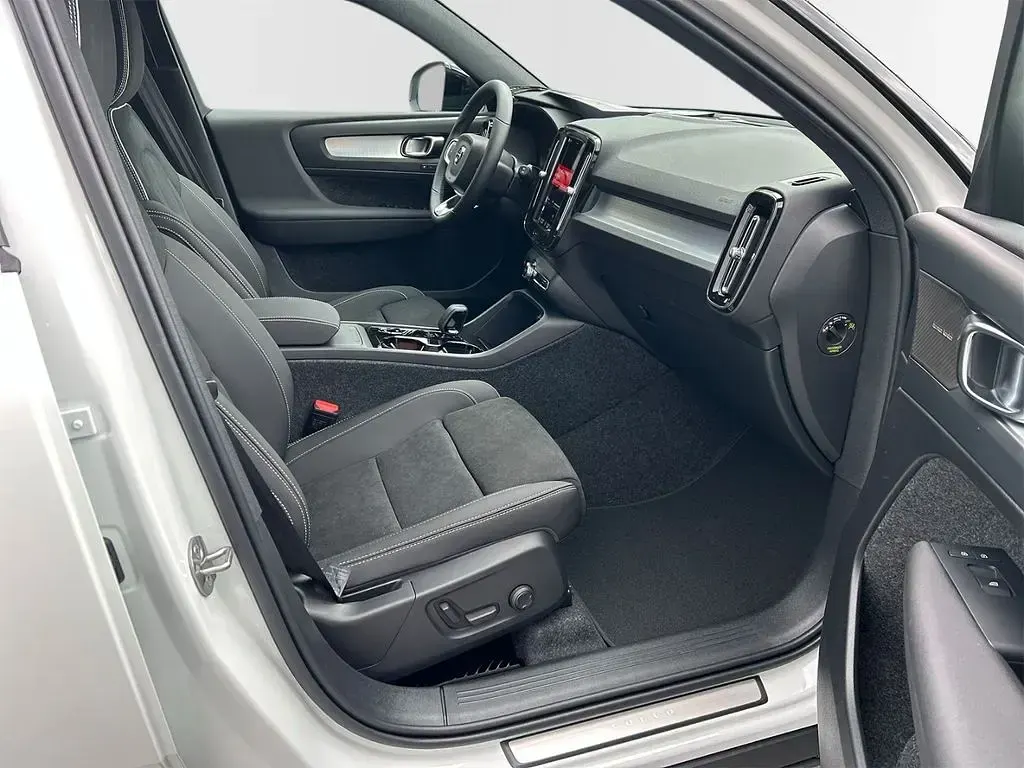 Gebraucht Volvo XC40 Plus 197 PS (144 kW) 2026 Weiss SUV