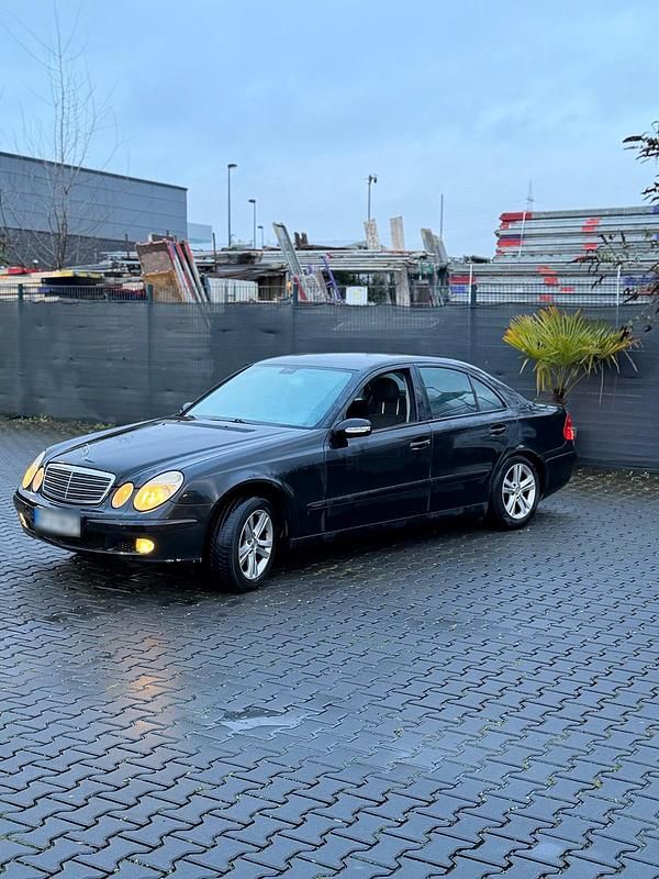 Gebraucht Mercedes E240 177 PS (130 kW) 2005 Schwarz Limousine