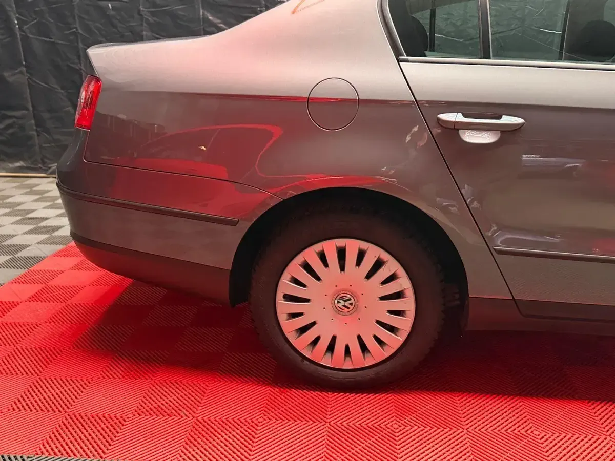 Gebraucht VW Passat Trendline 105 PS (77 kW) 2006 Grau Limousine