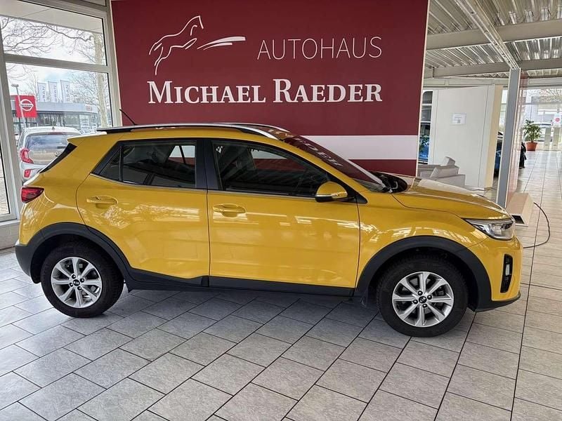 Gelb Gebraucht 2018 Kia Stonic Spirit SUV | 13.850 € (Fairer Preis) - Bild 1/4