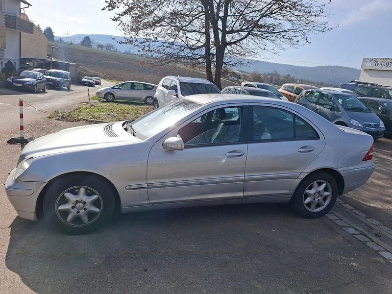 Gebraucht Mercedes C180 Elegance 129 PS (94 kW) 2001 Silber Limousine