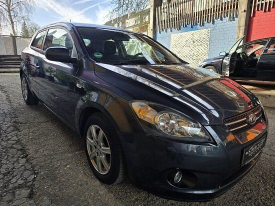 Gebraucht Kia Ceed 125 PS (91 kW) 2010 Silber Kleinwagen