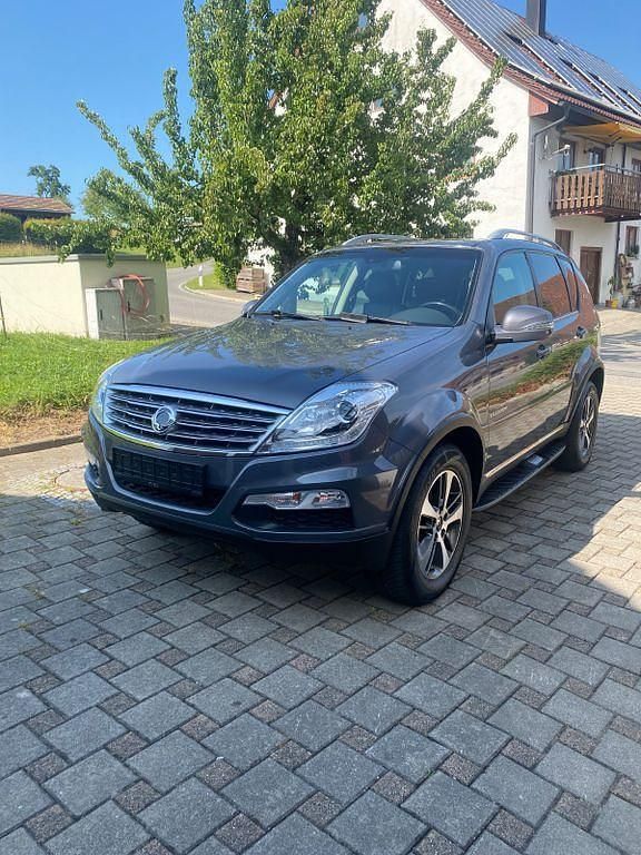 Grau Gebraucht 2017 Ssangyong Rexton SUV | 15.900 € (Fairer Preis) - Bild 1/4