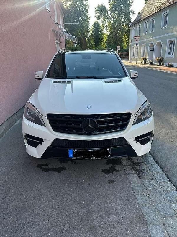 Weiß Gebraucht 2011 Mercedes ML350 Edition 1 SUV | 16.000 € (Guter Preis) - Bild 1/4