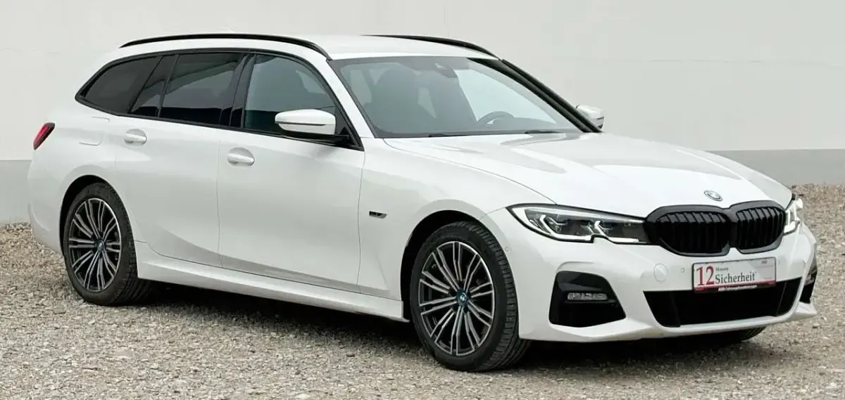 Gebraucht BMW 320e M Sport 204 PS (150 kW) 2022 Alpinweiss iii Kombi