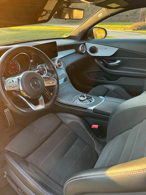 Gebraucht Mercedes C180 115 PS (84 kW) 2019 Schwarz Coupé