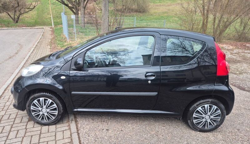 Schwarz Gebraucht 2006 Peugeot 107 Kleinwagen | 2.999 € - Bild 1/4