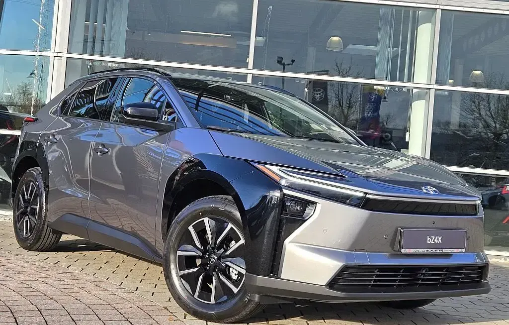 Gebraucht Toyota bZ4X 164 kW (224 PS) 2025 Precious metal metallic SUV