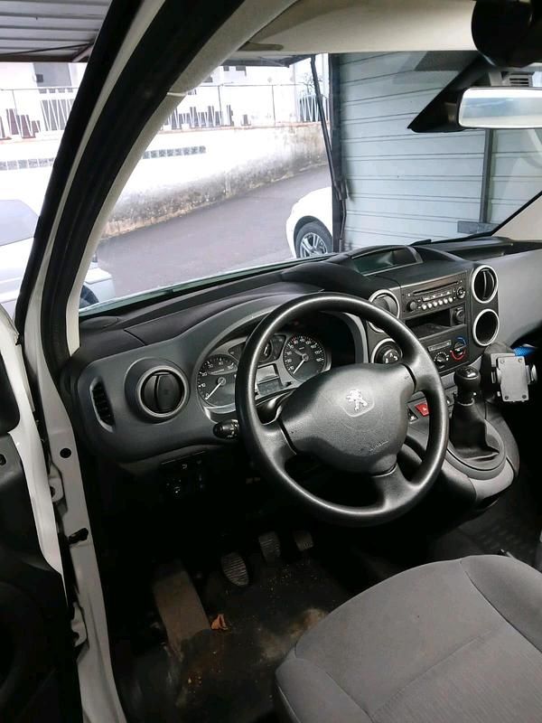 Weiß Gebraucht 2016 Peugeot Partner Van / Kleinbus | 6.850 € (Fairer Preis) - Bild 1/4