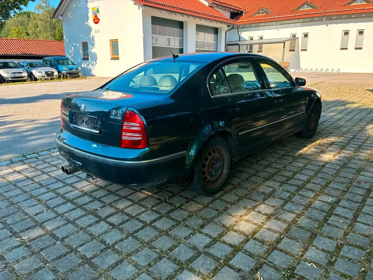 Gebraucht Skoda Superb 193 PS (141 kW) 2002 Grau Limousine