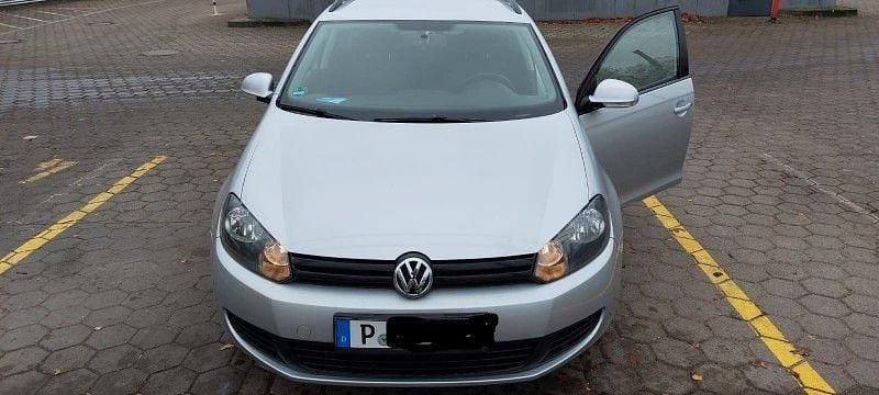 Silber Gebraucht 2010 VW Golf VI Comfortline Kleinwagen | 4.950 € (Fairer Preis) - Bild 1/4