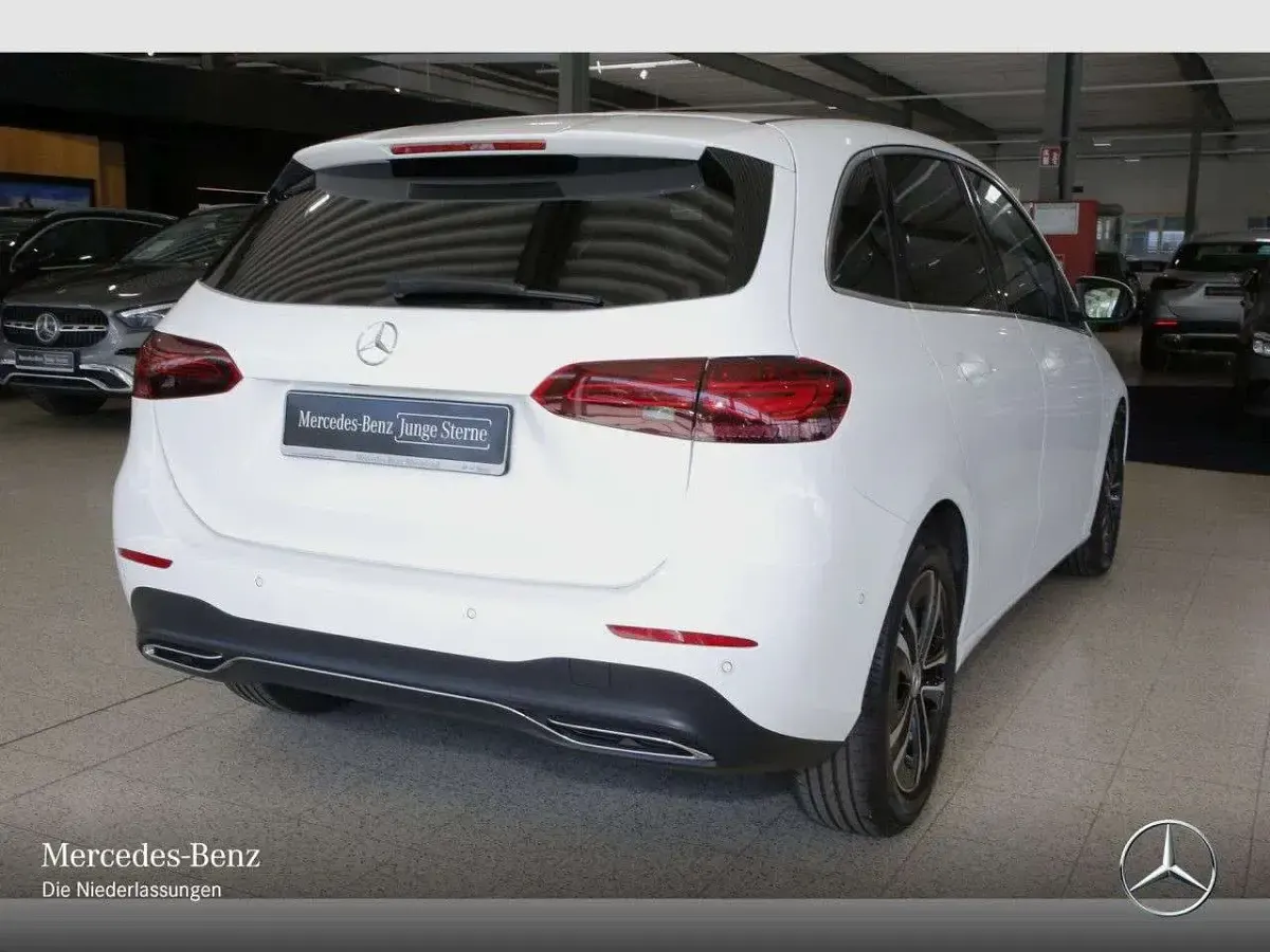 Gebraucht Mercedes B200 Progressive 150 PS (110 kW) 2025 Polarweiß Van / Kleinbus