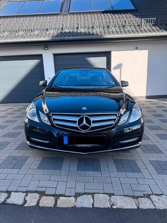 Gebraucht Mercedes E250 Avantgarde 204 PS (150 kW) 2012 Schwarz Coupé