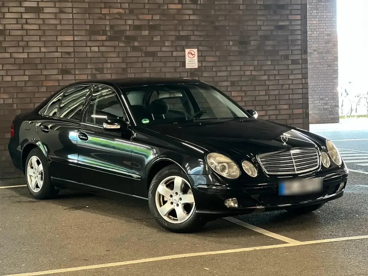 Gebraucht Mercedes E200 122 PS (89 kW) 2003 Schwarz Limousine
