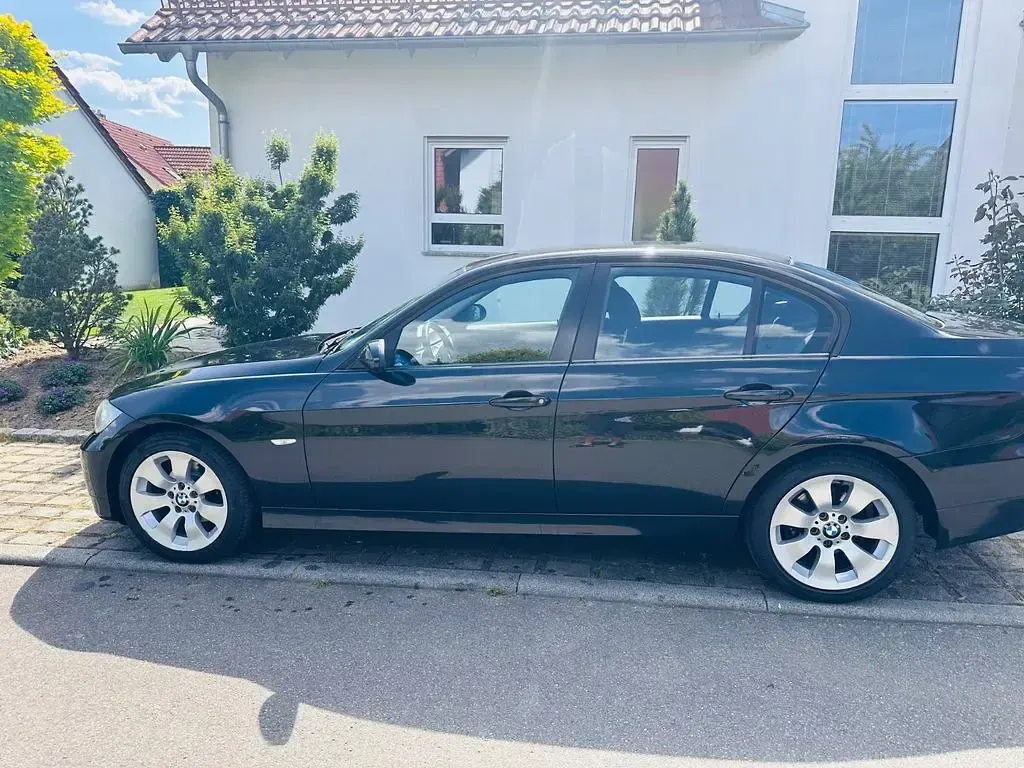 Gebraucht BMW 318 129 PS (94 kW) 2007 Schwarz Limousine
