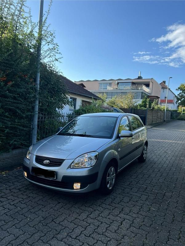 Silber Gebraucht 2009 Kia Rio 4 Limousine | 2.200 € (Superpreis) - Bild 1/4