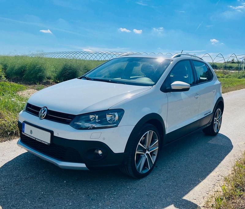 Weiß Gebraucht 2015 VW Polo Cross Kleinwagen | 11.900 € - Bild 1/4