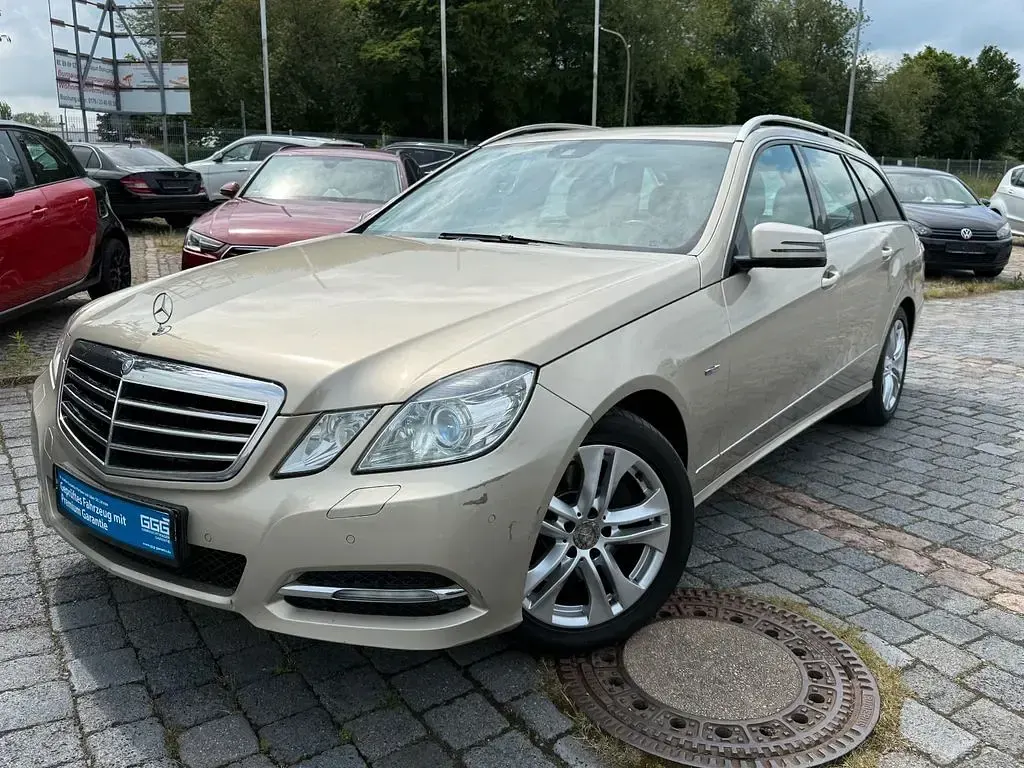 Gebraucht Mercedes E250 204 PS (150 kW) 2011 Perlbeige Kombi