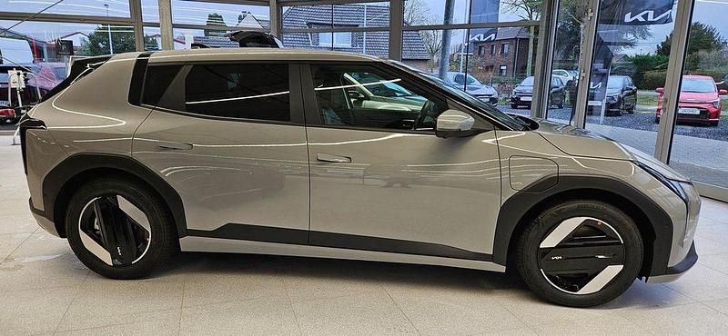 Neu Kia EV4 Earth 150 kW (204 PS) 2026 Grau Limousine