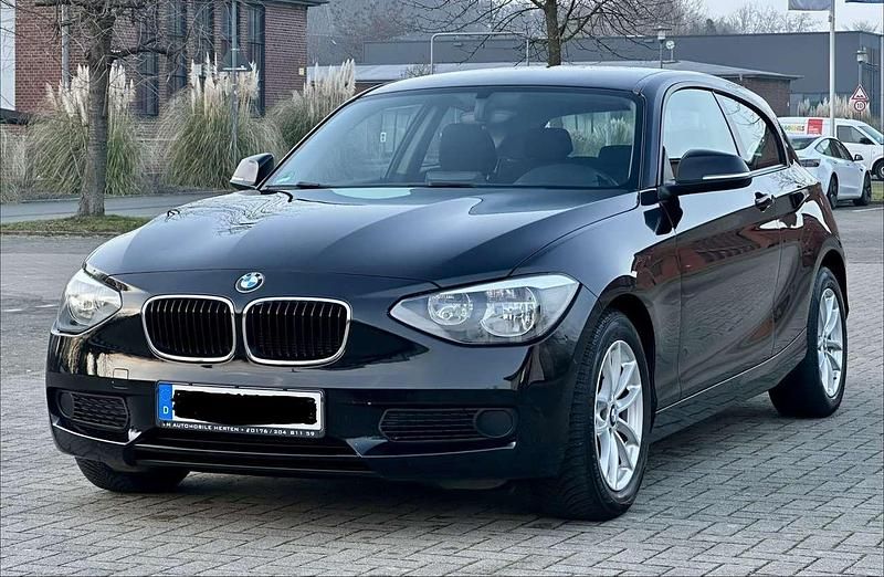 Gebraucht BMW 114 102 PS (75 kW) 2014 Schwarz Kleinwagen
