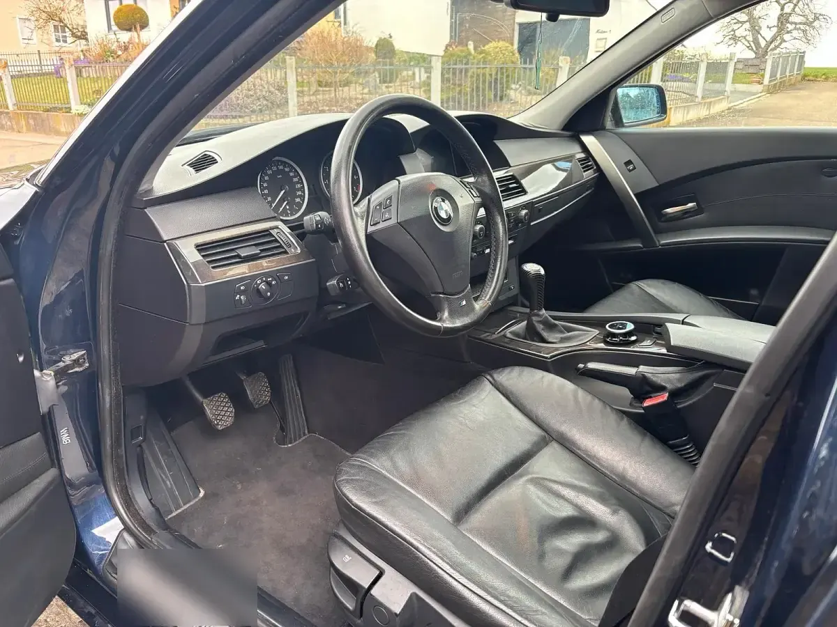 Second-hand BMW 520 170 CP (125 kW) 2004 Albastru Berlinǎ