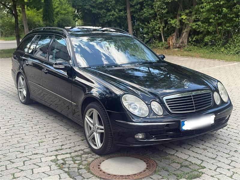 Schwarz Gebraucht 2006 Mercedes E350 Avantgarde Kombi | 3.000 € (Guter Preis) - Bild 1/4