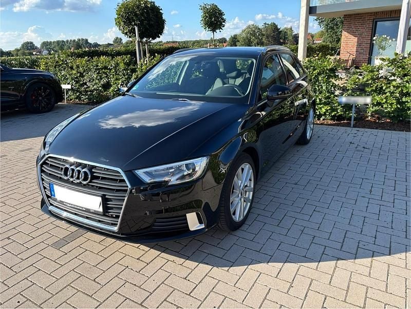 Gebraucht Audi A3 116 PS (85 kW) 2019 Schwarz Limousine