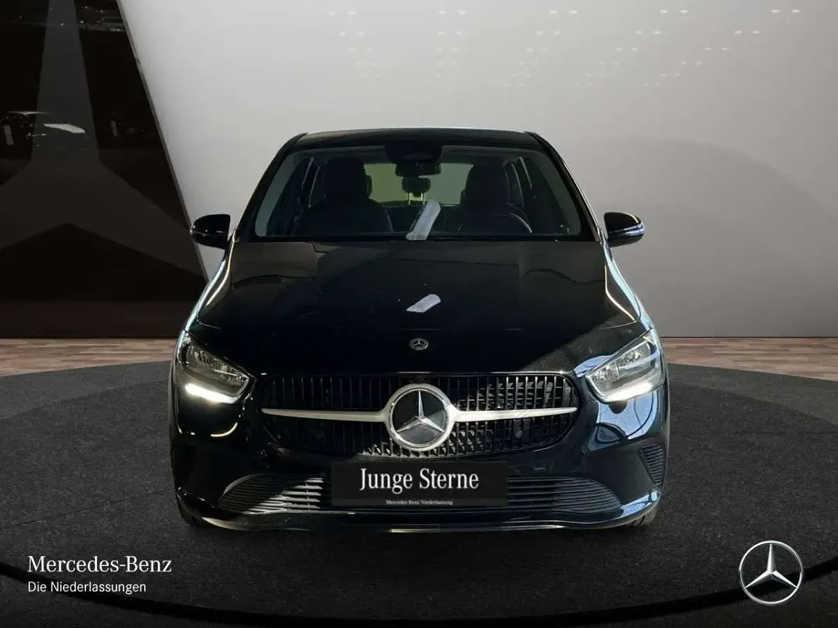Gebraucht Mercedes B250 163 PS (119 kW) 2023 Schwarz Kleinwagen