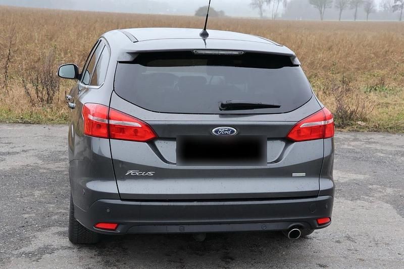 Gebraucht Ford Focus Titanium 150 PS (110 kW) 2017 Grün Kombi
