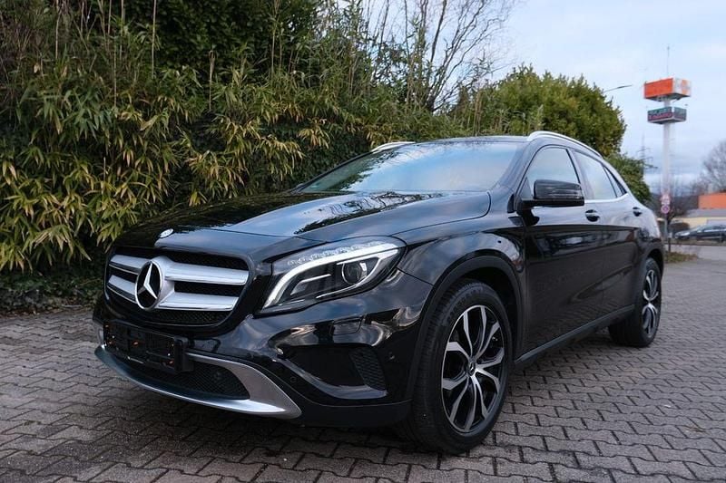 Gebraucht Mercedes GLA180 Urban 122 PS (89 kW) 2015 Schwarz SUV